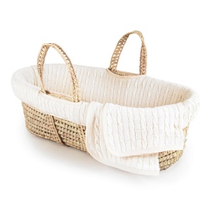 cesta di vimini per la nanna del neonato